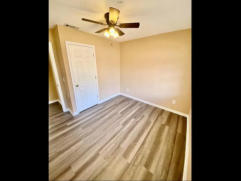 6112 Potomac Cir — Photo 16