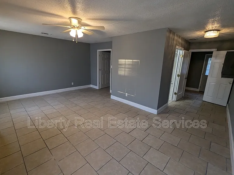 599 Olive St — Photo 4