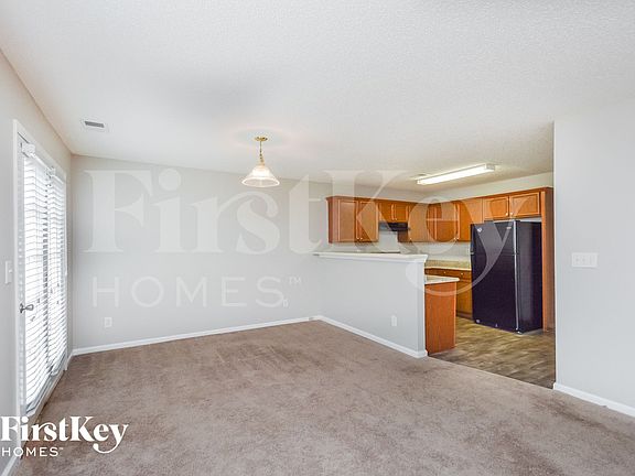 4th image of 70 Fieldview Ln