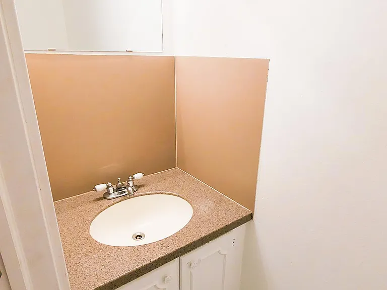 480 Zahn Dr #2 — Photo 7