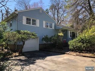 198 Harwood Pl, Paramus, NJ 07652