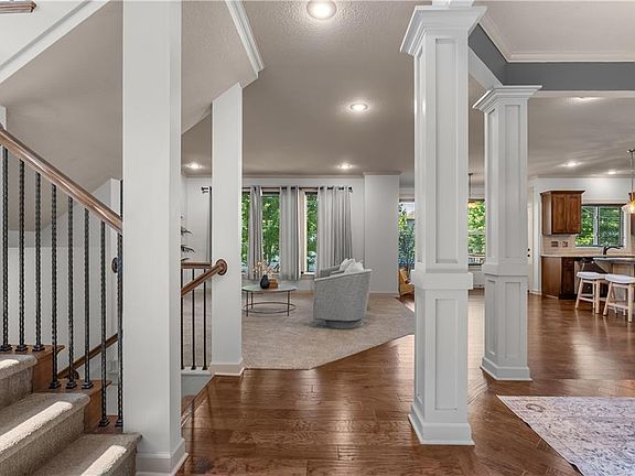 5th image of 508 SW Lake Side Dr