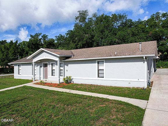 3rd image of 902 Oleander St