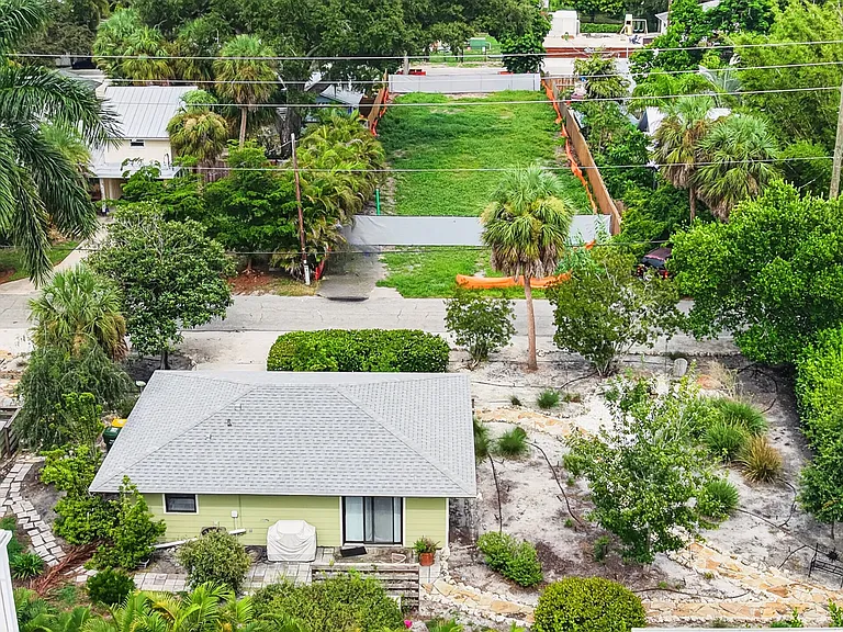 2475 Alameda Ave #B — Photo 30