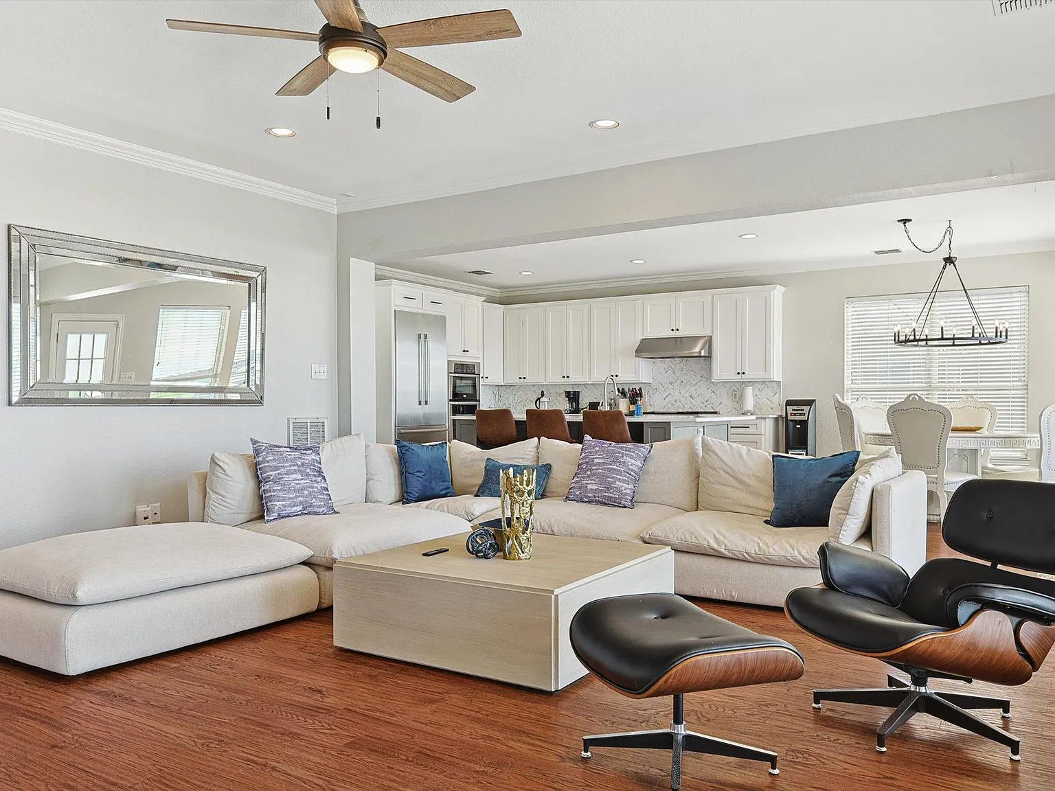 5 bed, 3.5 bath, 3800 sqft, $15,000 — Photo 4