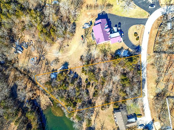 4th image of 275 Carmen Lane