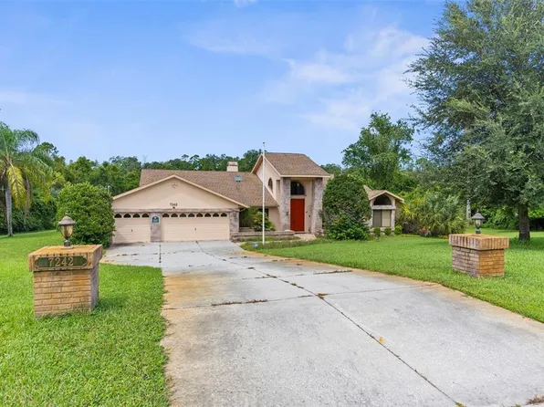 7242 River Country Dr, Weeki Wachee, FL 34607