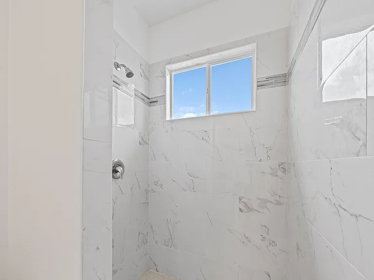 323 Gabriel St #201 — Photo 20