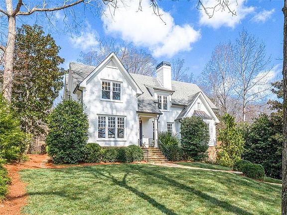 3rd image of 8 W Wieuca Rd NE