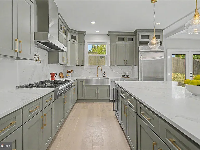 2902 Vista St NE — Photo 4