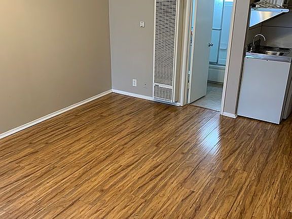 4th image of 1657 Federal Ave APT 4