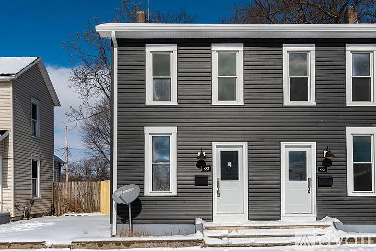 2 bed, 1.0 bath, 850 sqft, $975 — Photo 2