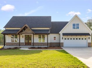 4211 Gracewood Farm Dr, Winston Salem, NC 27101