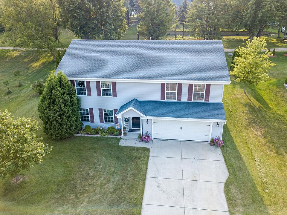 1st image of 215 Willow Ln