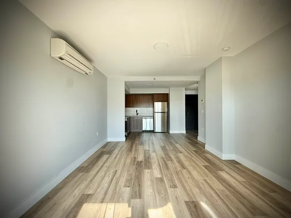 1111 Foster Avenue image 5 of 21