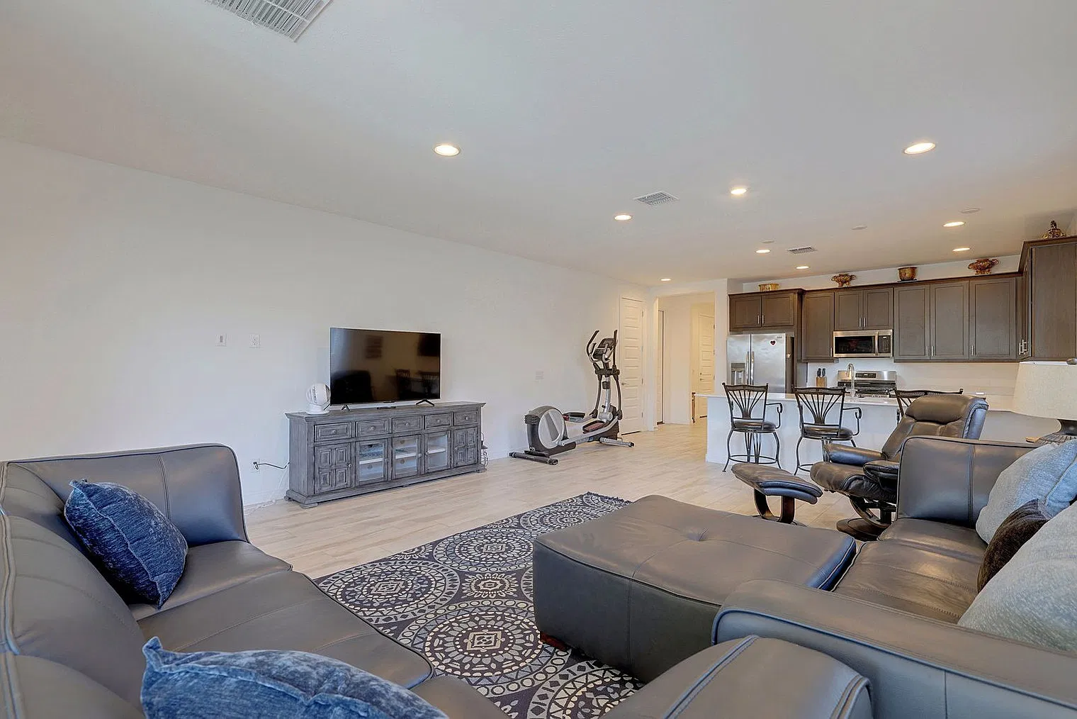 3 bed, 2.0 bath, 2594 sqft, $3,349 — Photo 1