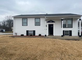 507 E Maple Dr, Glenwood, IL 60425