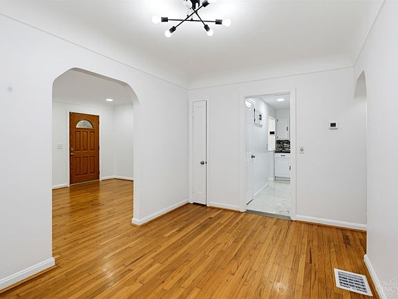 5th image of 2034 Sundale Ave