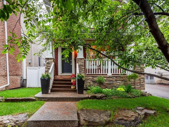 78 E Ypres Grn SW, Calgary, AB T2T 6M1