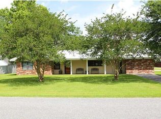 1049 Bernis Rd, Saint Martinville, LA 70582