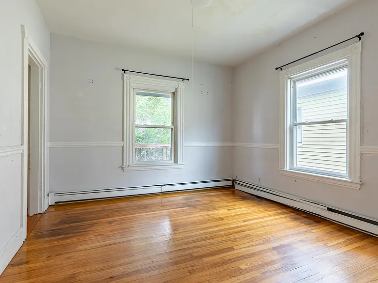 59-61 Hillside St #3L — Photo 8