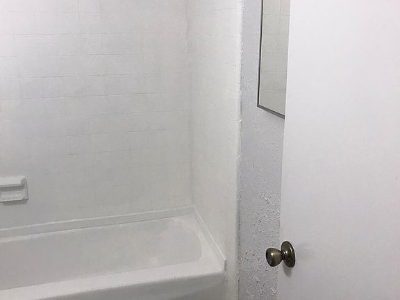 2nd image of 1419 W 107th St #102