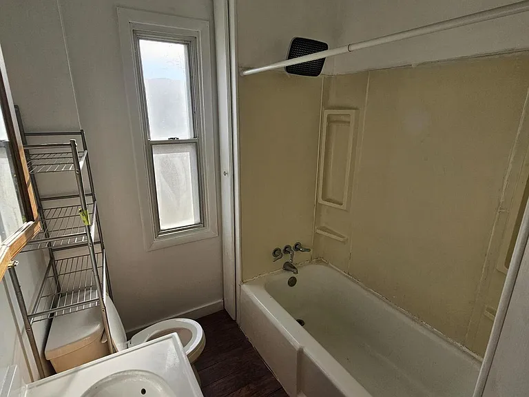 1044 John Ave — Photo 17