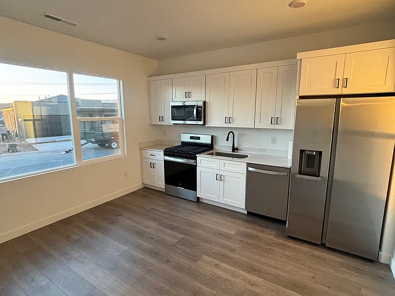 1567 S Sinawava Dr #B — Photo 6
