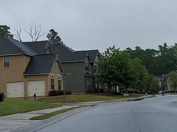Exterior Neighborhood (street photo)