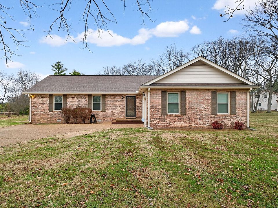 1st image of 205 Stoneyway Ct