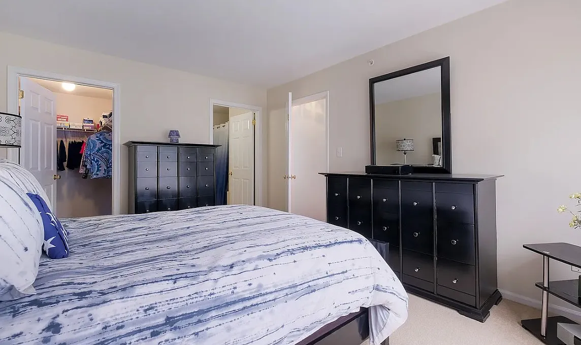 3 bed, 2.5 bath, 1737 sqft, $3,300 — Photo 2
