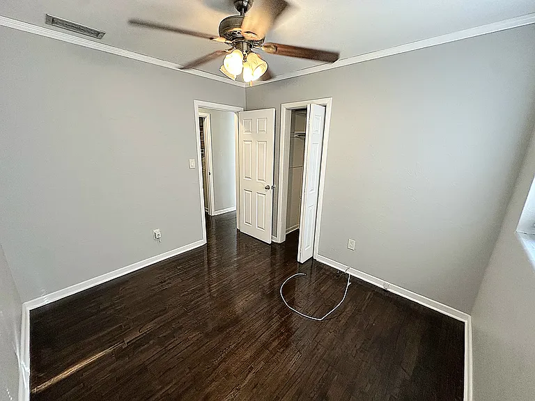 332 Bay St — Photo 26