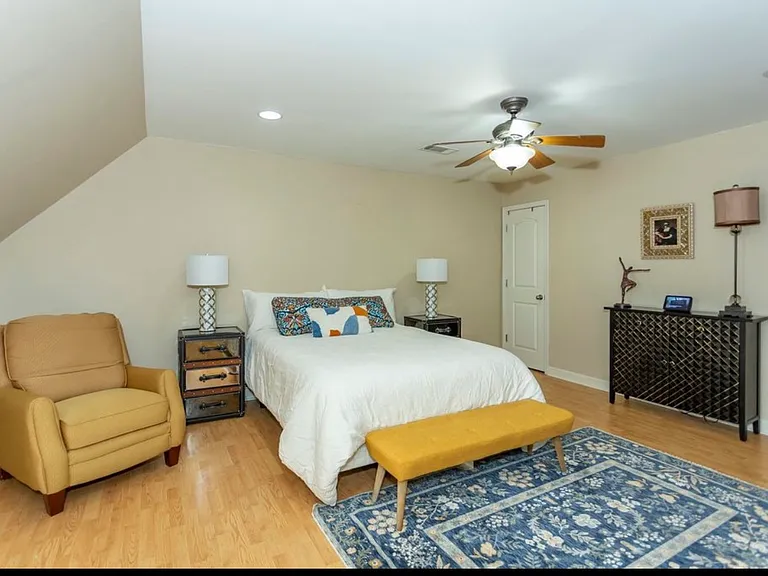 2107 Southbridge Ct — Photo 7