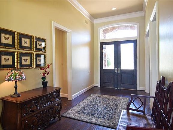 2nd image of 2318 Creekside Cir S