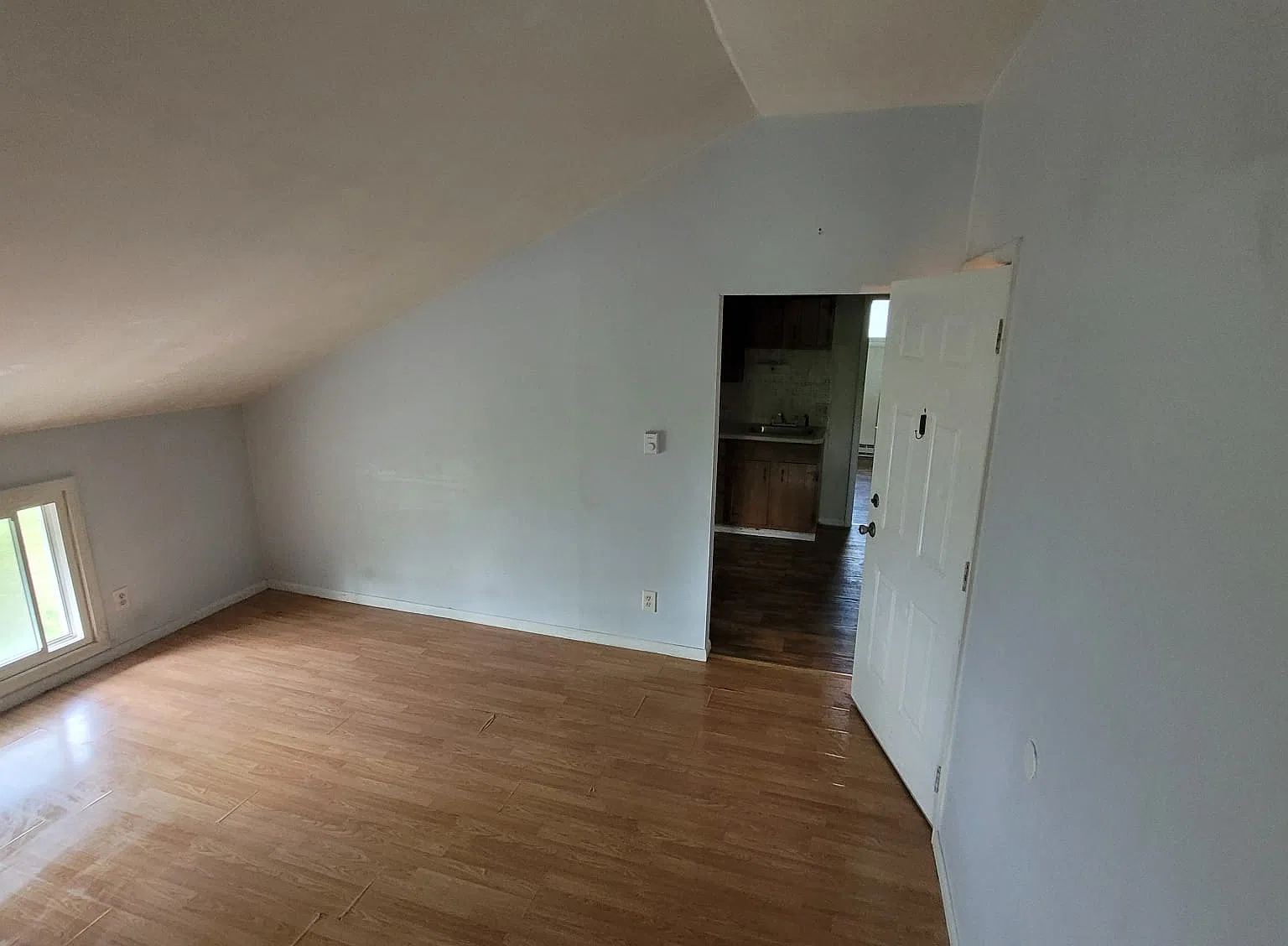 2 bed, 700 sqft, $825 — Photo 2