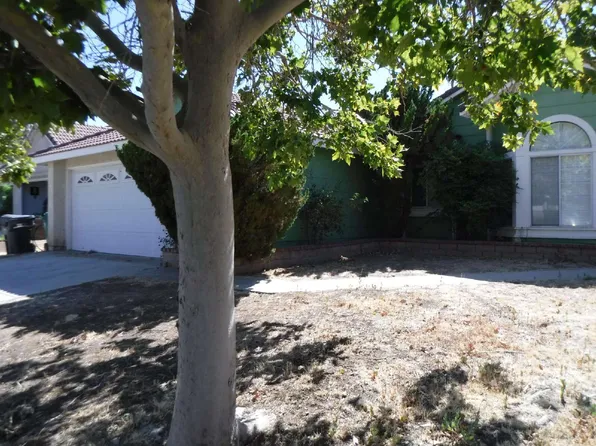 37437 Conifer Dr, Palmdale, CA 93550