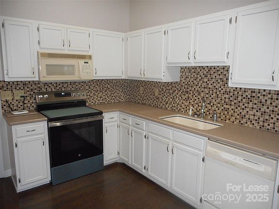 4th image of 10749 Colony Woods Dr