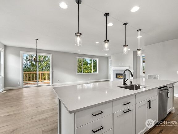 4th image of 7525 87th Drive NE #73