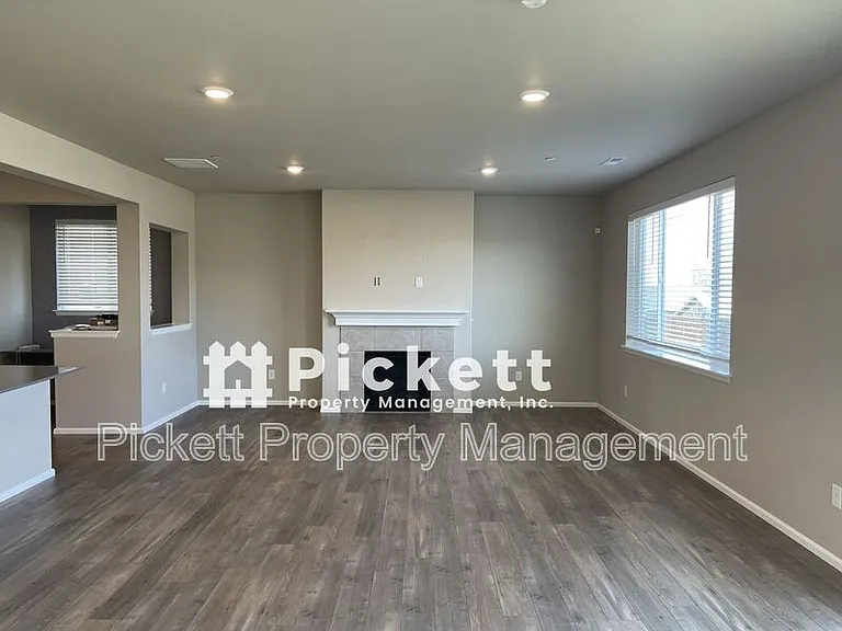 938 Timberline Ave — Photo 8