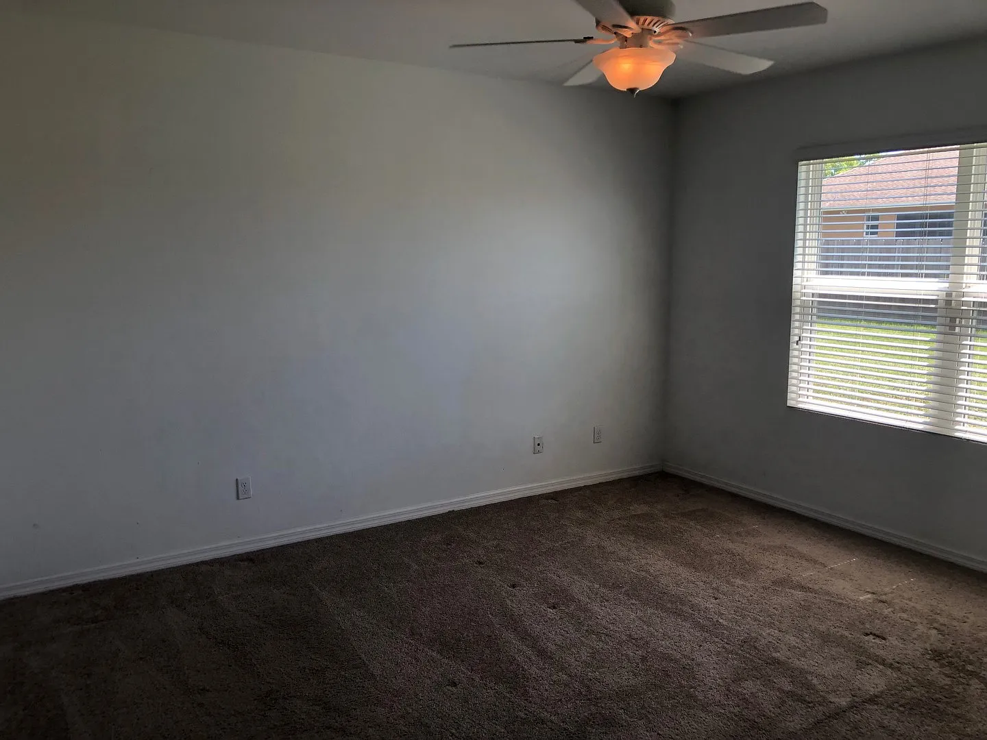 3 bedroom 2 bath single family home — Photo 2