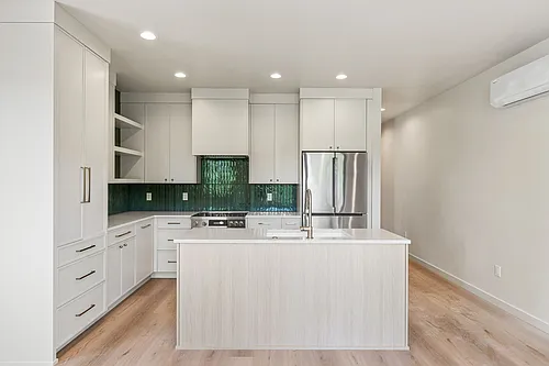315 Riverside Blvd #1 Photo 1