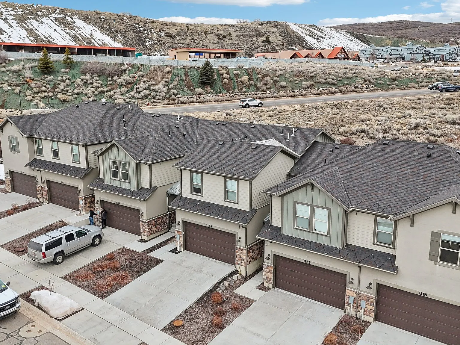 5 bed, 3.5 bath, 2205 sqft, $4,700 — Photo 3