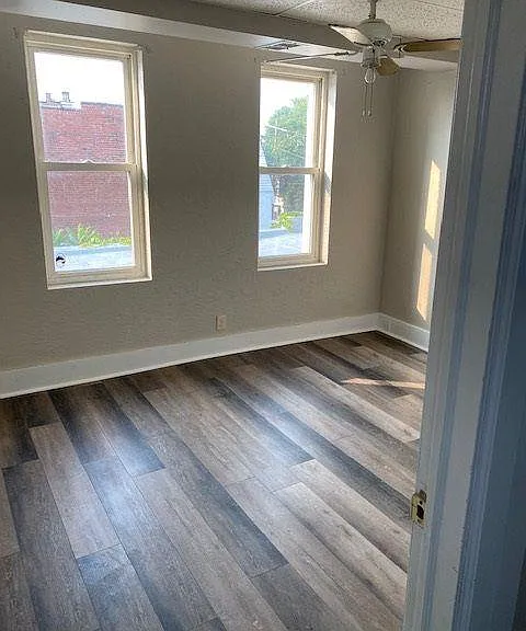 2624 Brownsville Rd — Photo 9