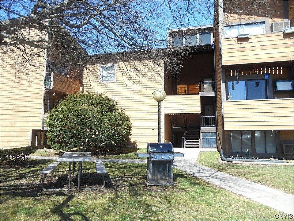 1st image of 572 Village Blvd N