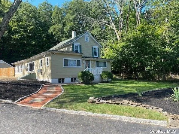 72 Main St, East Setauket, NY 11733