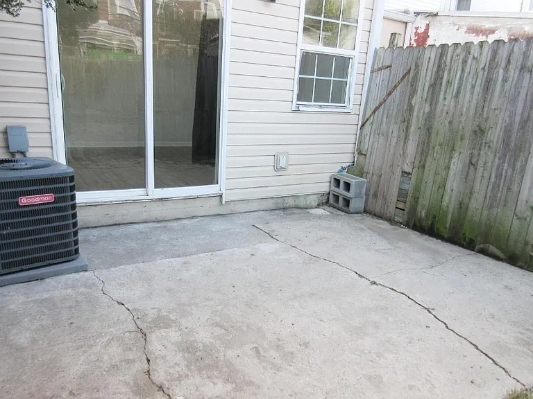 4628 Melrose St — Photo 23