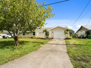 372 SE Oakridge Drive, Port Saint Lucie, FL 34984
