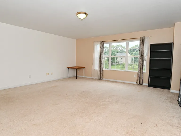 1043 Rentham Ln — Photo 37