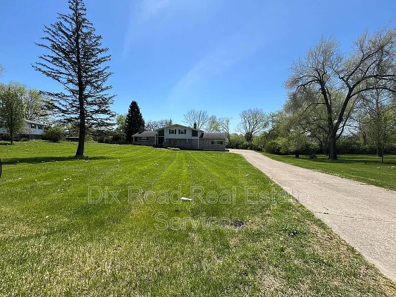 4 bed, 3.0 bath, 1616 sqft, $2,490 — Photo 3