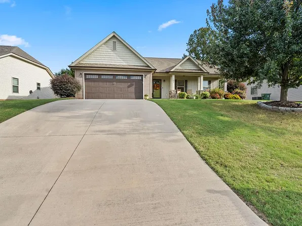 102 Granite Ct, Greenwood, SC 29649